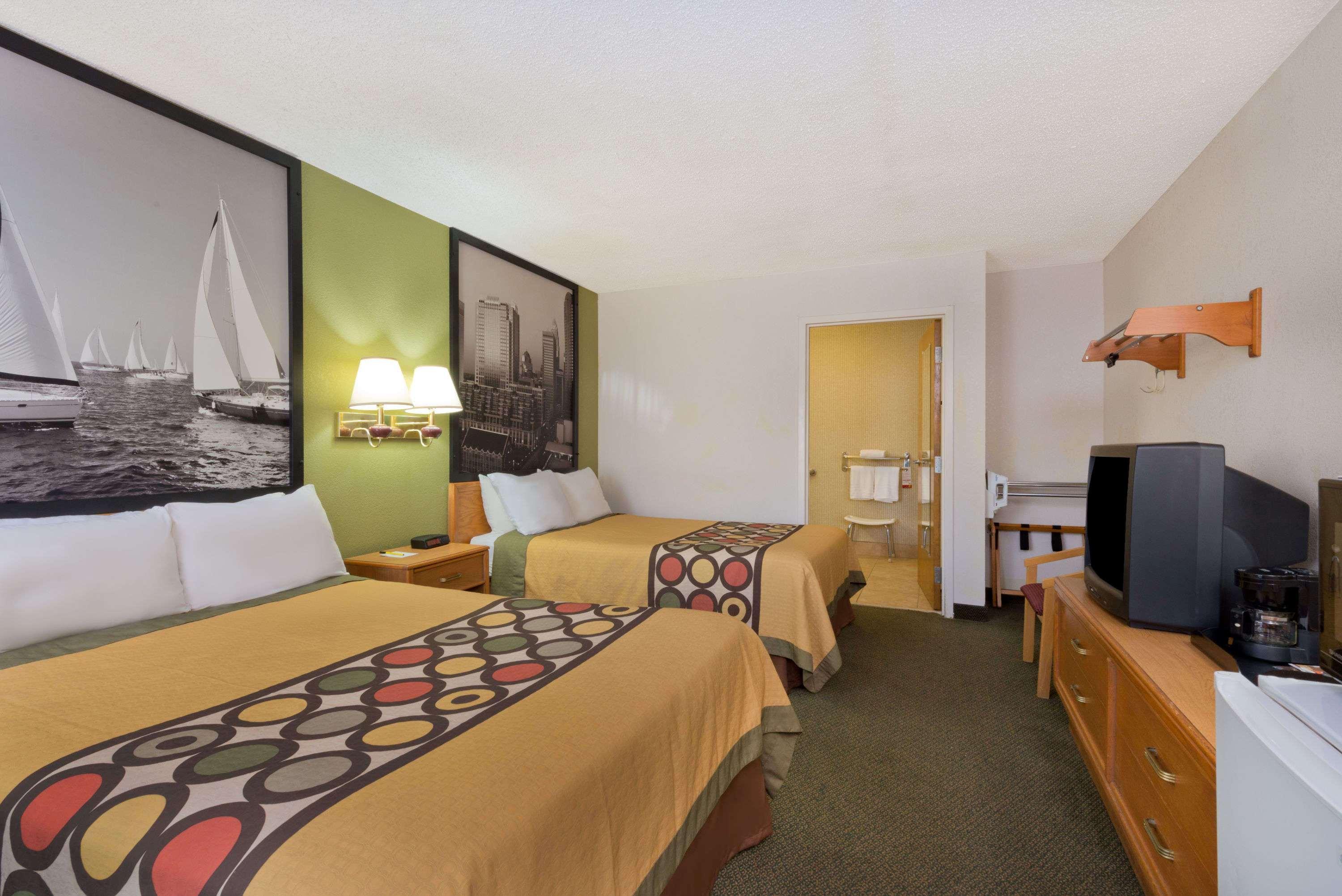 Super 8 By Wyndham Huntersville/Charlotte Area מראה חיצוני תמונה