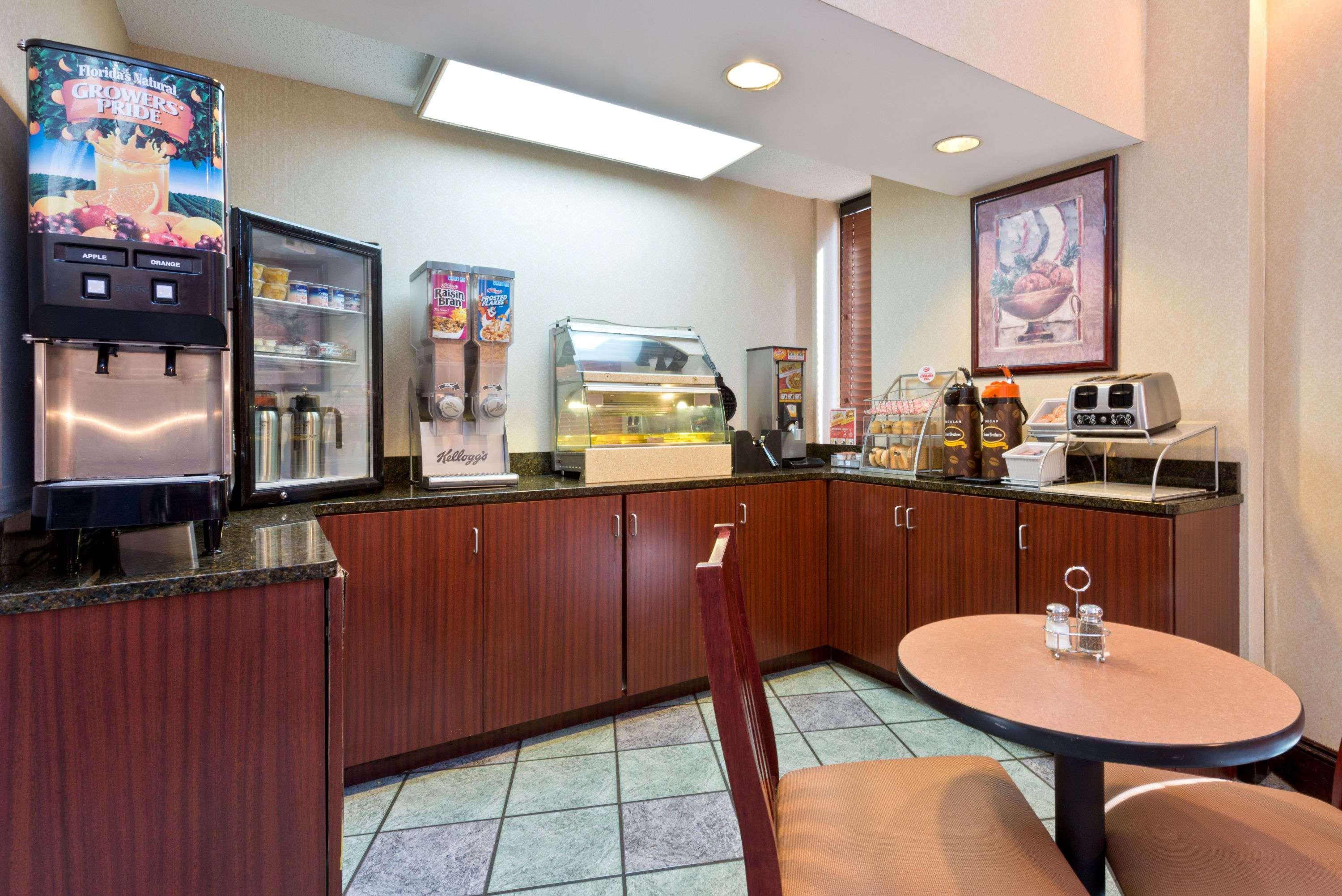 Super 8 By Wyndham Huntersville/Charlotte Area מראה חיצוני תמונה