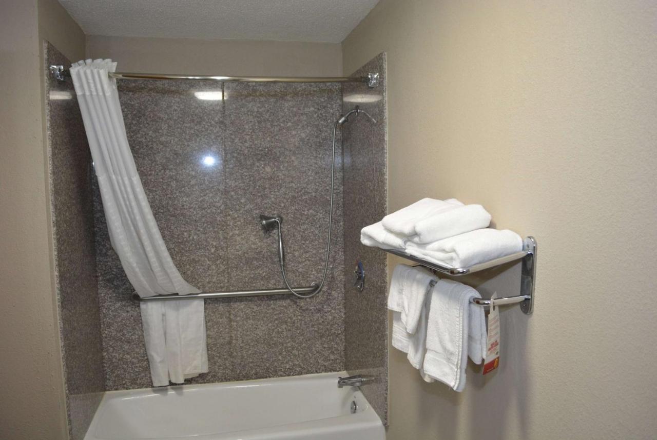 Super 8 By Wyndham Huntersville/Charlotte Area מראה חיצוני תמונה