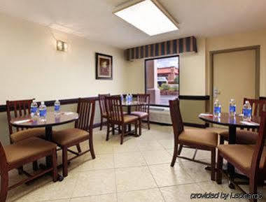 Super 8 By Wyndham Huntersville/Charlotte Area מסעדה תמונה